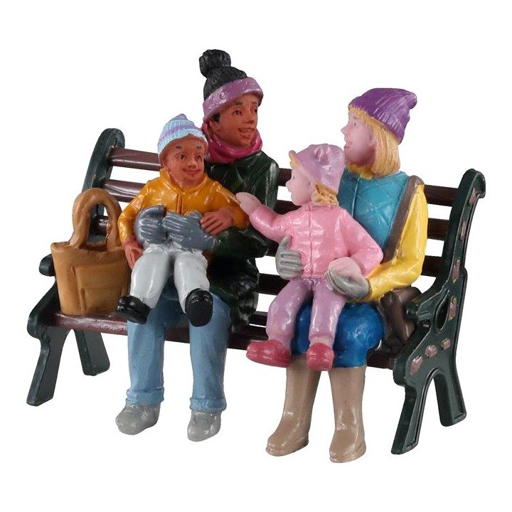 Famille sur un banc au parc Lemax