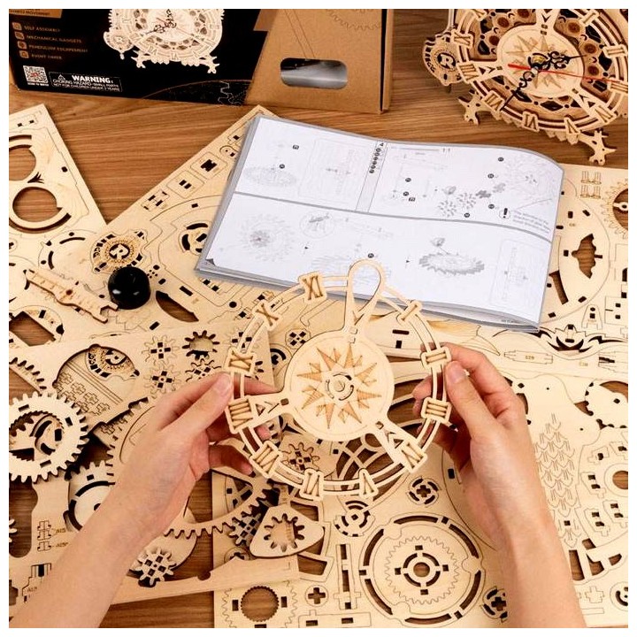 Maquette en bois Horloge hibou animée