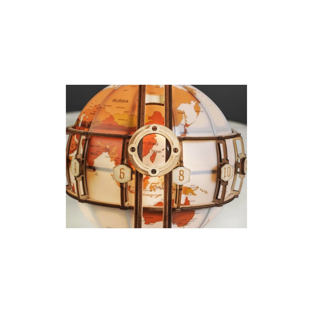 Maquette en bois globe terrestre lumineux