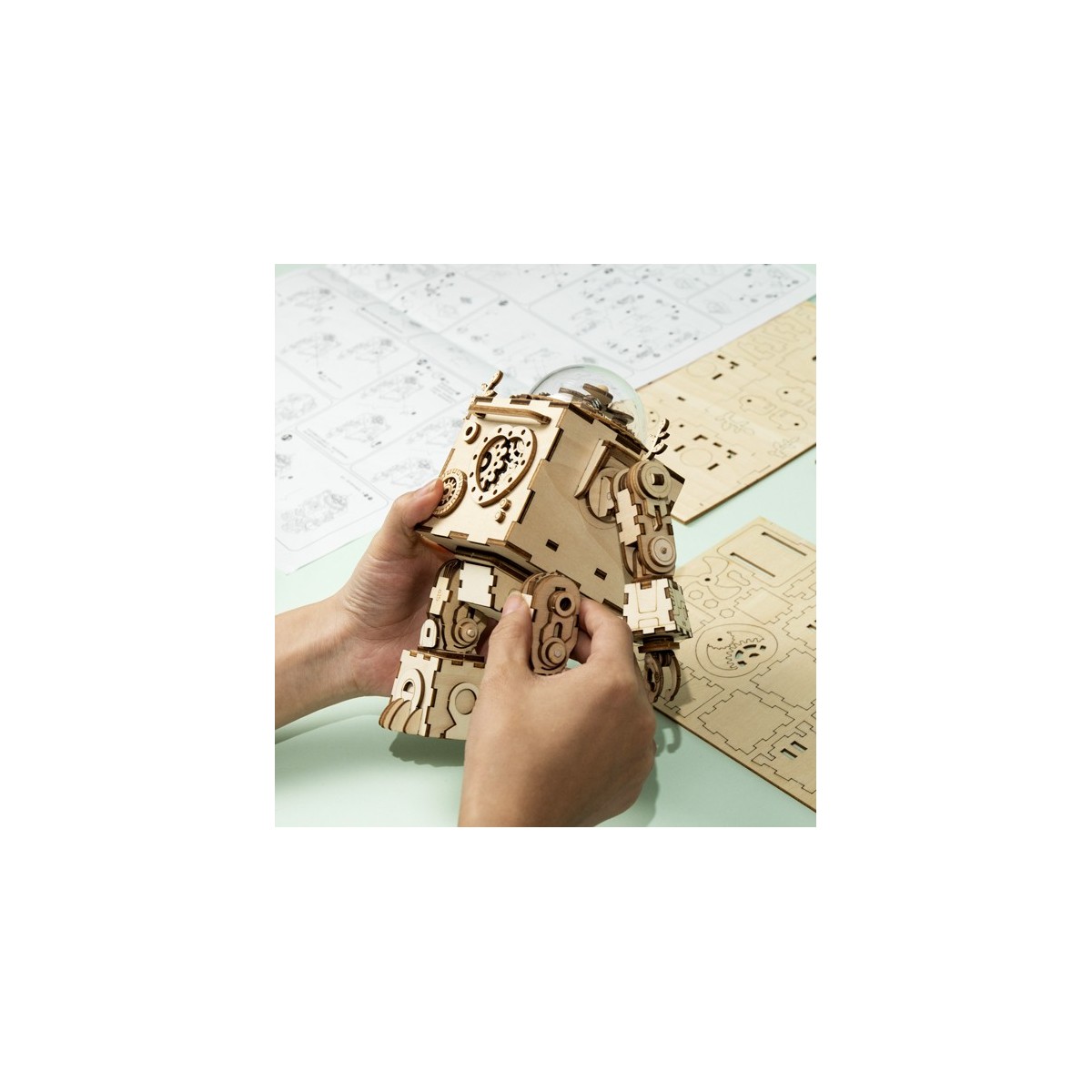 Maquette en Bois Robot animé musical lumineux