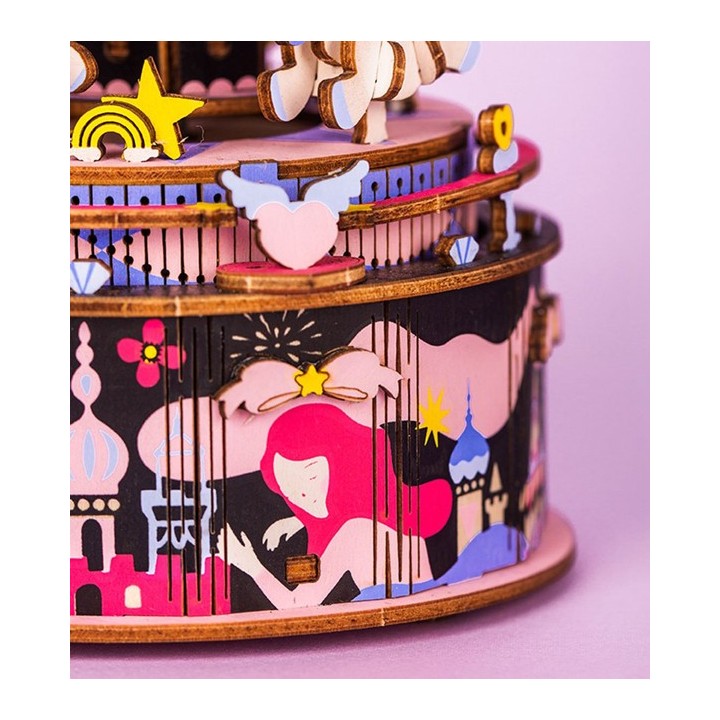 Maquette en bois Manège musical animé coloré