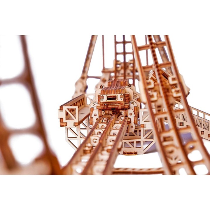 Maquette en bois animée Montagnes russes motorisées