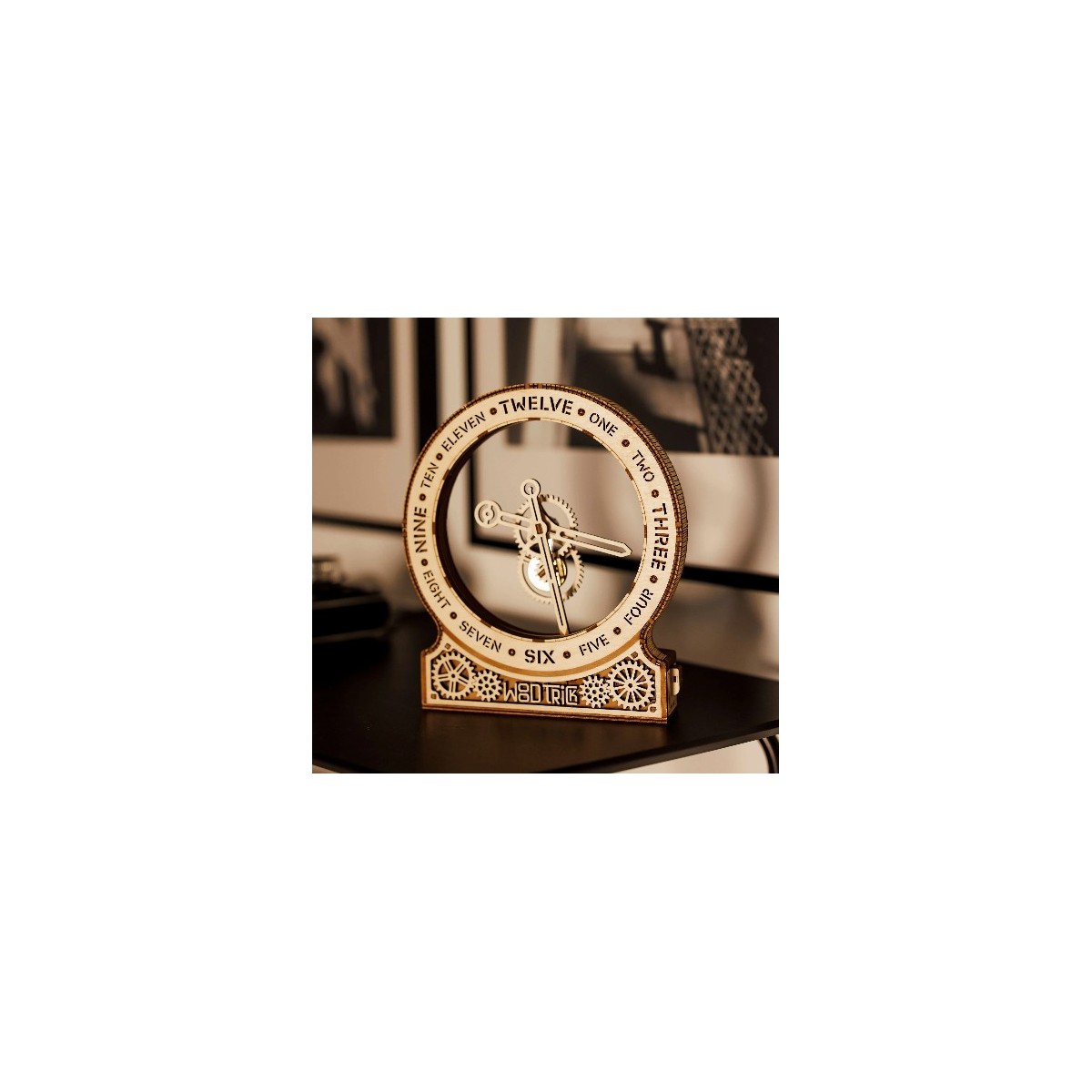 Maquette en bois animée Horloge moderne