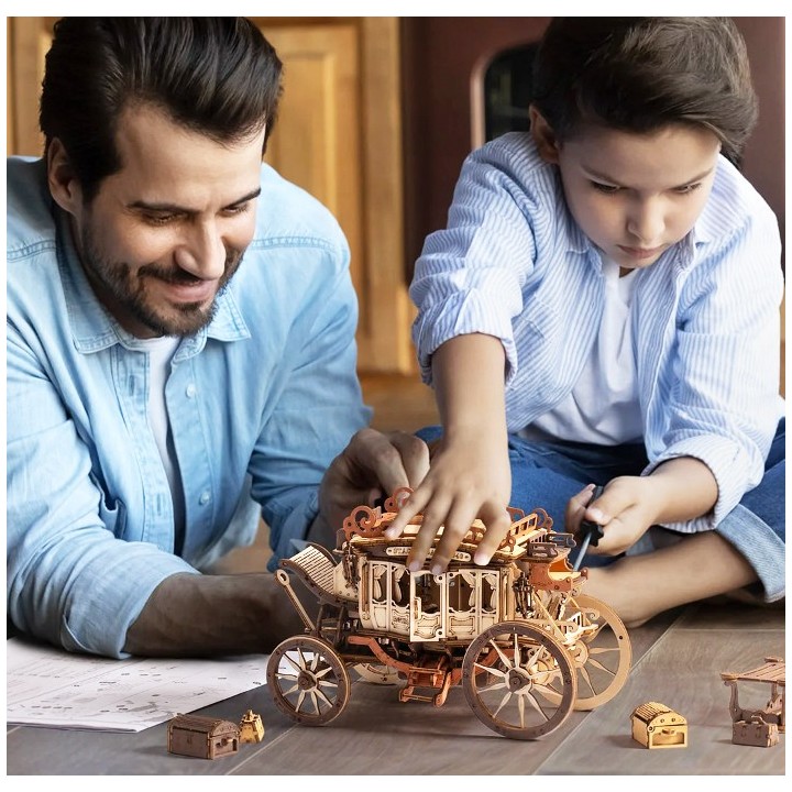 Maquette en bois animée musicale Diligence