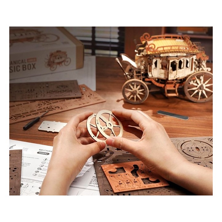 Maquette en bois animée musicale Diligence