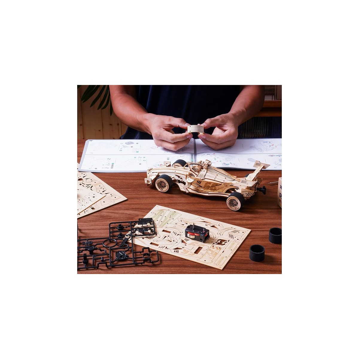 Maquette bois animée Voiture de course