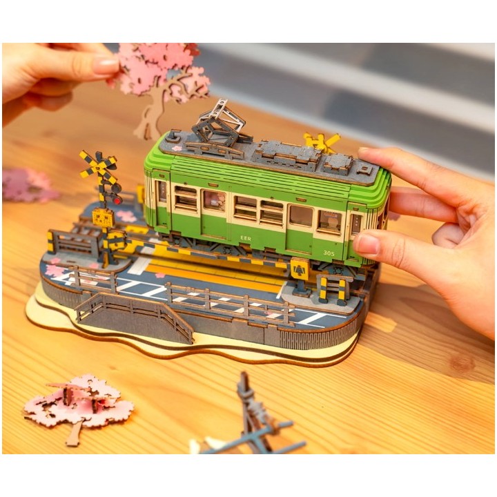 Maquette en bois lumineuse Tramway japonais