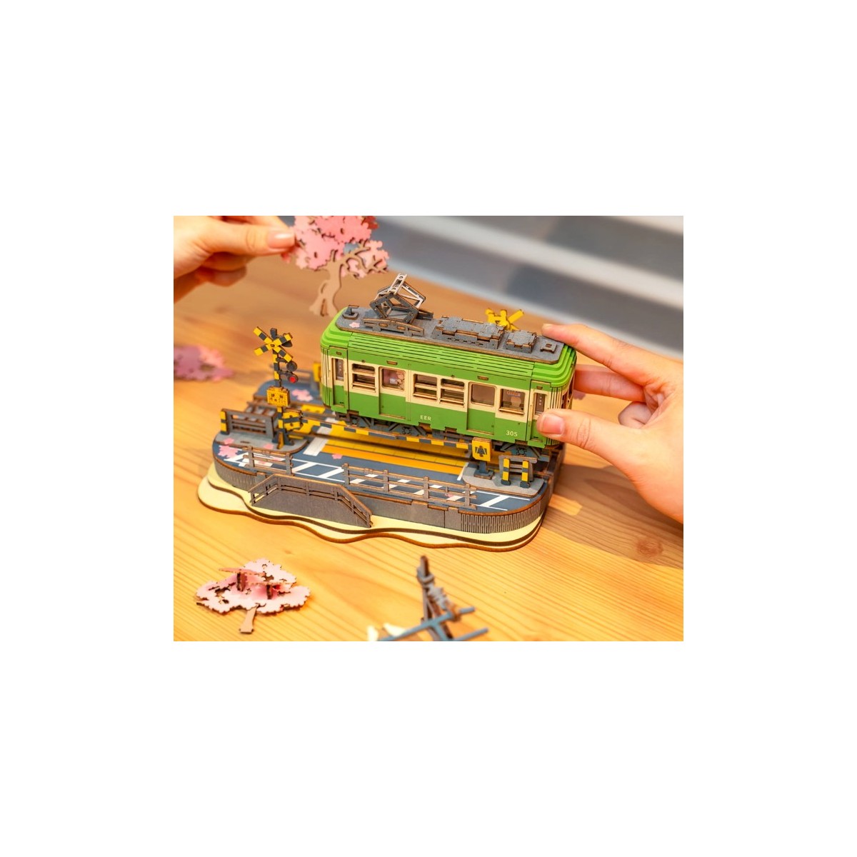 Maquette en bois lumineuse Tramway japonais