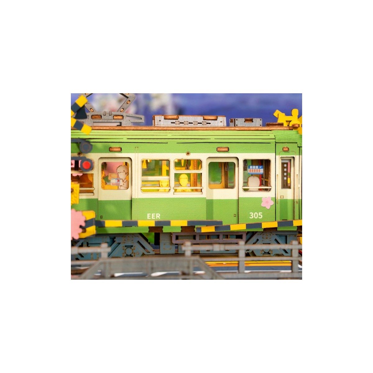 Maquette en bois lumineuse Tramway japonais
