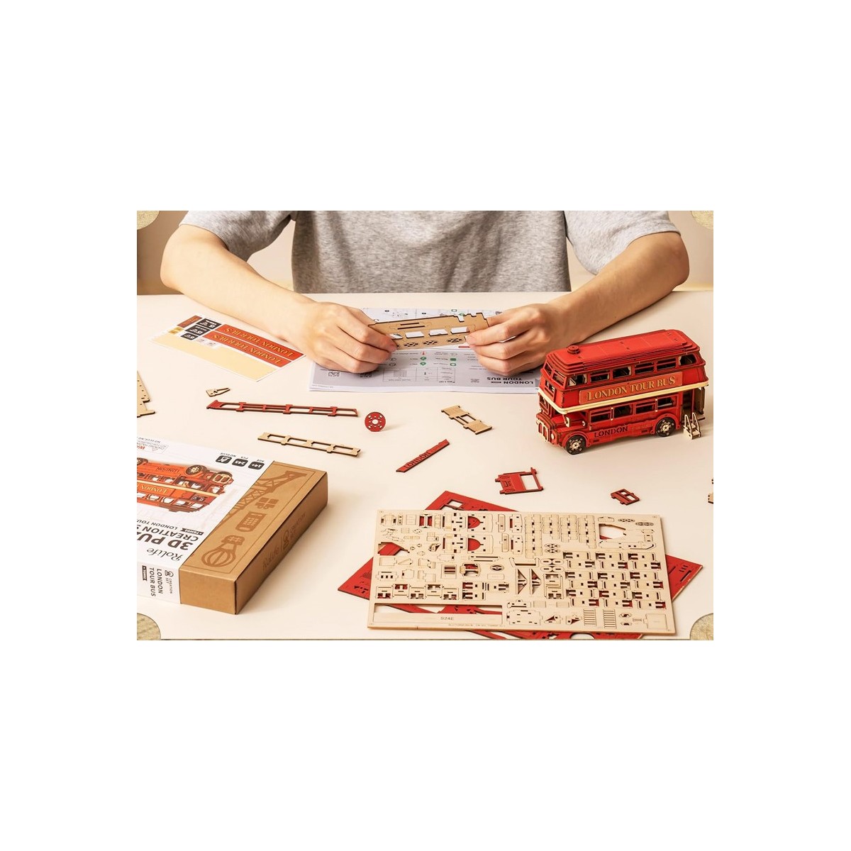 Maquette en bois bus londonien