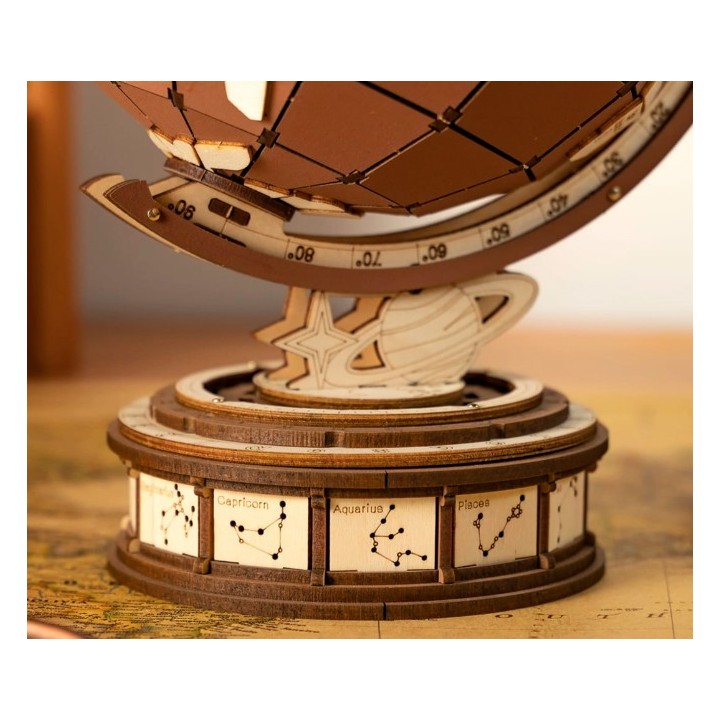 Maquette en bois Globe terrestre