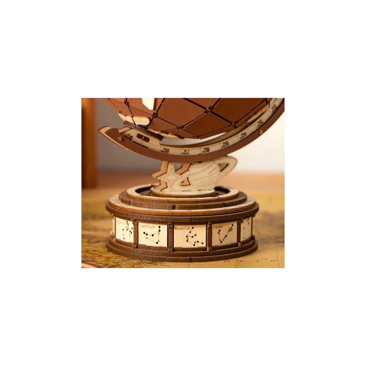 Maquette en bois Globe terrestre