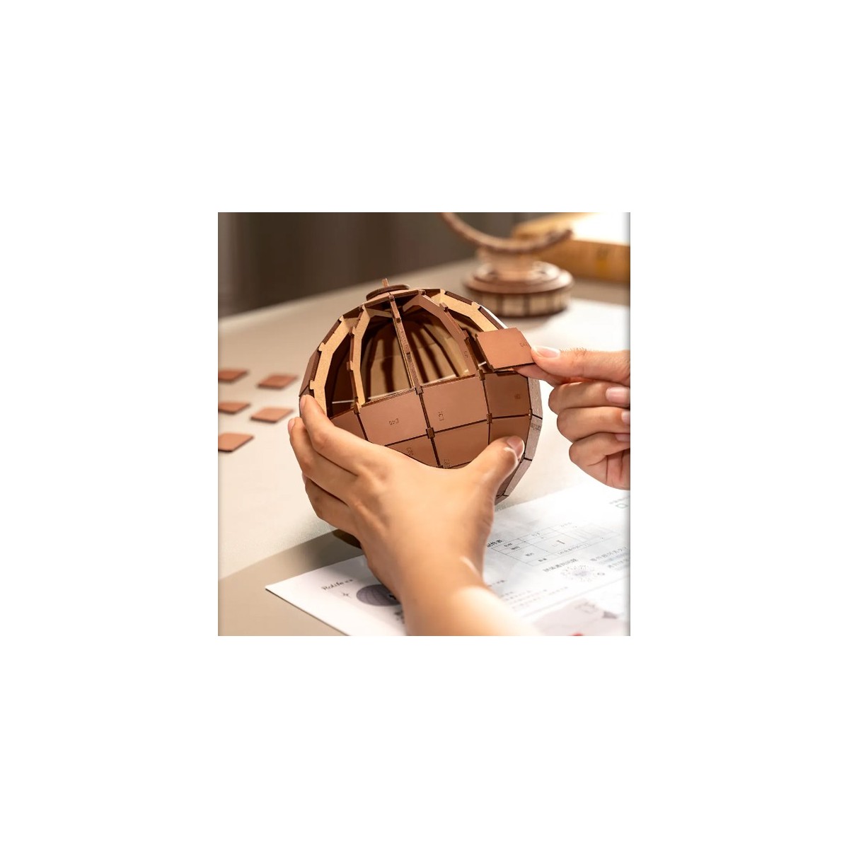 Maquette en bois Globe terrestre