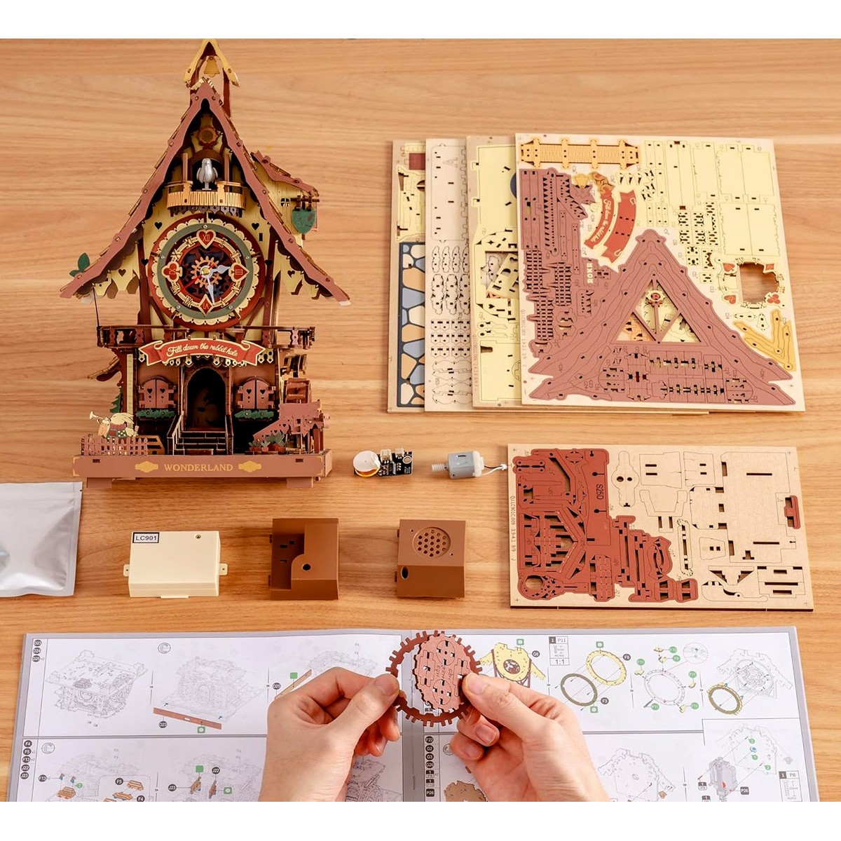 Maquette en bois Horloge à coucou animée lumineuse sonore