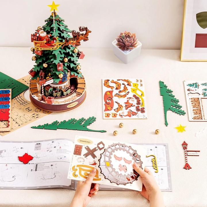 Maquette en bois animée musicale lumineuse Sapin de Noël