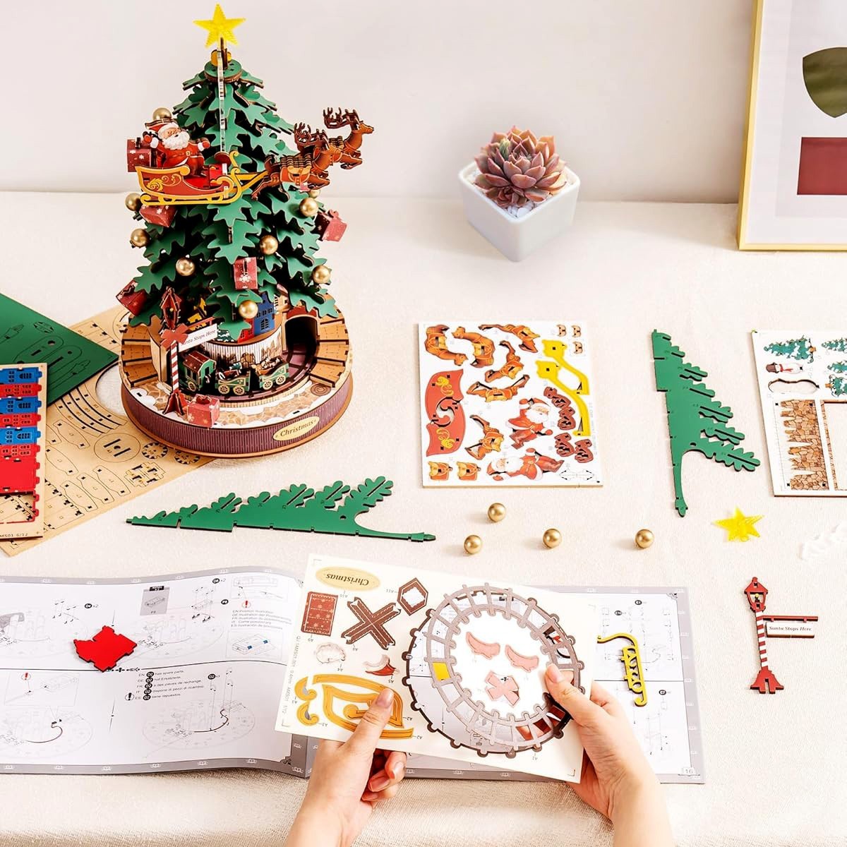 Maquette en bois animée musicale lumineuse Sapin de Noël