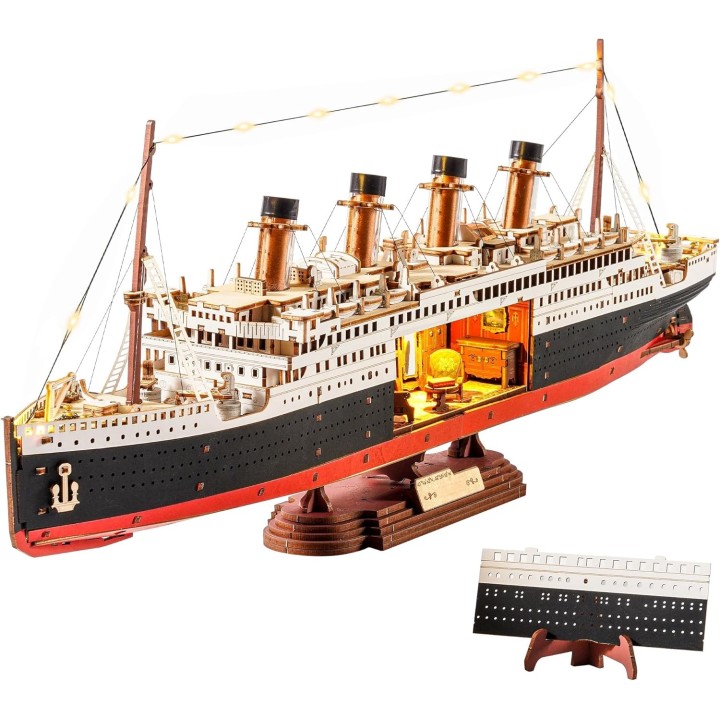 Maquette en bois lumineuse paquebot Titanic