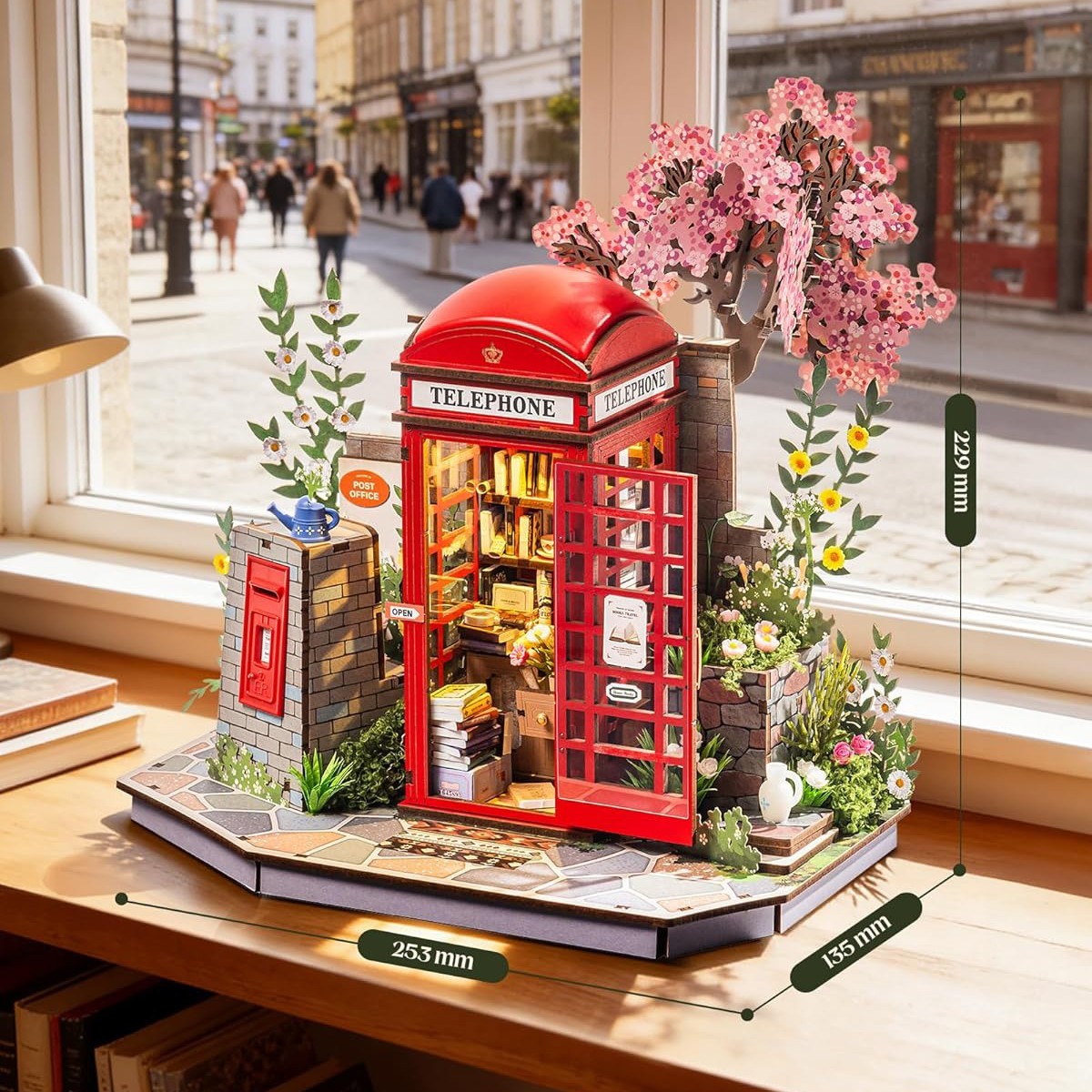 Maquette en bois lumineuse Cabine librairie fleurie