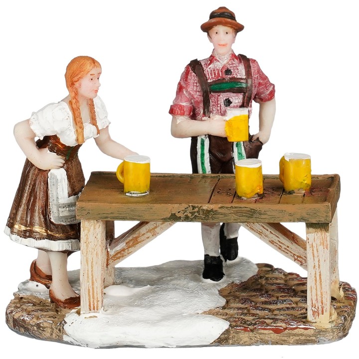 Couple buvant de la bière LUVILLE